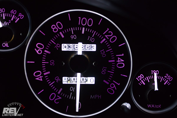 revlimiter Gauges - purple lighting